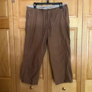 Columbia capris size M